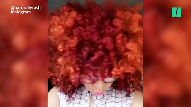 Elle crée ses propres colorations temporaires et ses cheveux sont hypnotisants