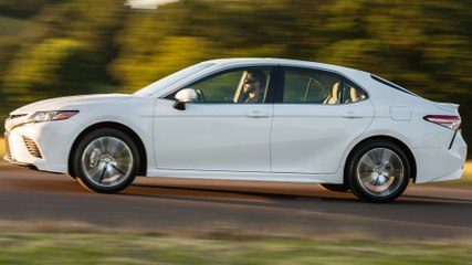 2018 Toyota Camry VS BMW 7 Series