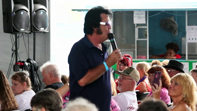 Robert Keefer sings 'Never Gonna Fall In Love Again' Elvis Week 2017