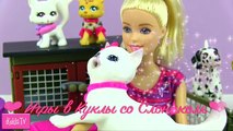 Muñeca Barbie con un gato orinando serie de dibujos animados excrementos de juego nueva revisión de desempaquetar los juguetes