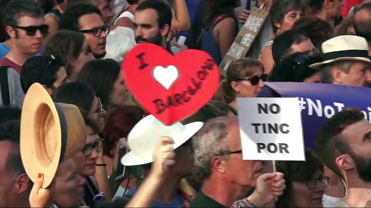 Spain: Thousands march in Barcelona after attacks
