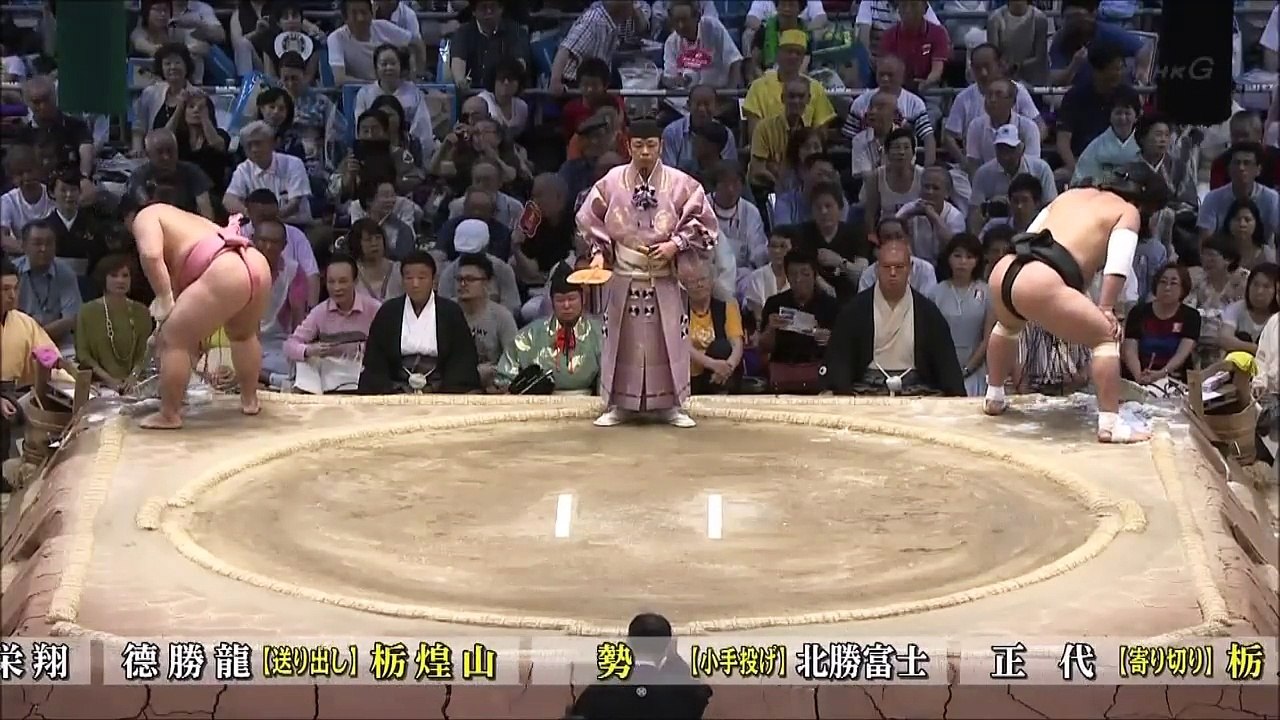 [大相撲2017名古屋9日目] 宇良が勝ったぁ！ 宇良 対 日馬富士 宇良感動のインタビュー付