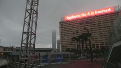 Un muerto en Hong Kong por el tifón Pakhar, el decimocuarto de la temporada