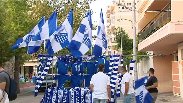 Φίλαθλοι ΠΑΣ Λαμία για Ολυμπιακό στο Περιστέρι