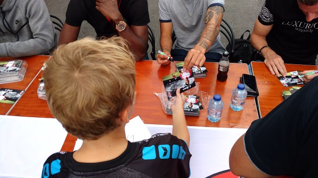 Fan day du Royal Excel Mouscron - dédicaces 2