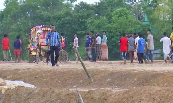 Pengungsi Rohingya Terjebak di Perbatasan Myanmar-Banglades