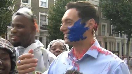 En direct du carnaval de Notting Hill, il a fini peinturluré