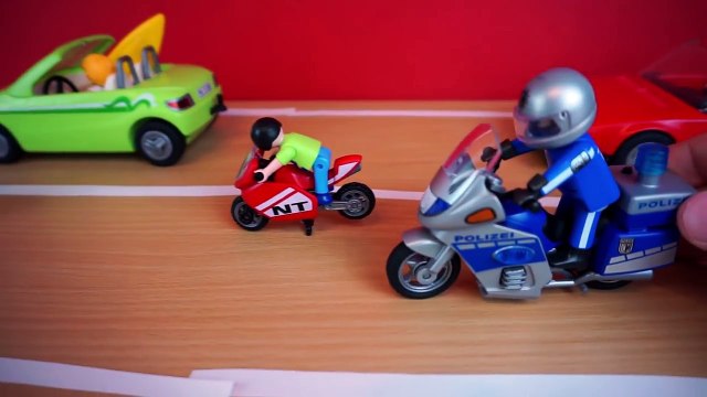 KINDER MIT MINIBIKES AUF AUTOBAHN ERWISCHT - Polizei EINSATZ Playmobil Film deutsch Geschi