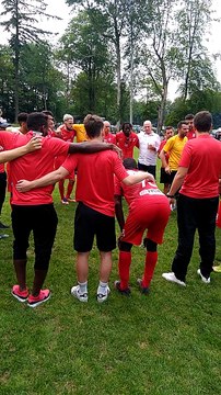 Joie des joueurs de Solières après la victoire 2-0 contre l'olympic Club de Charleroi