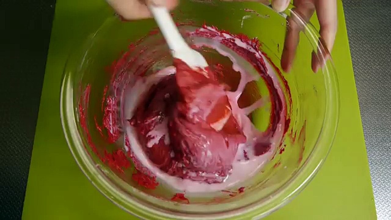 5 SECONDS OF SUMMER JET BLACK HEART CAKE