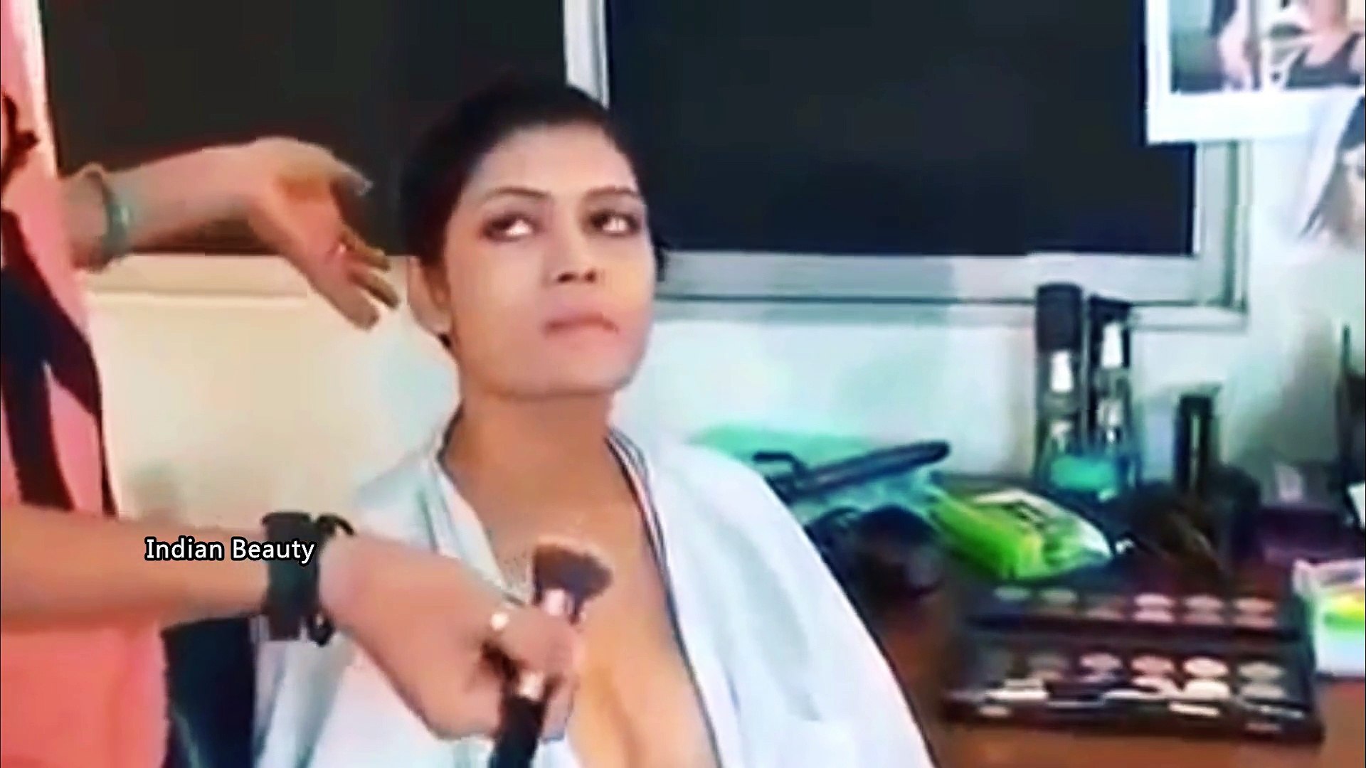 Hot Actress with makeup man - video Dailymotion