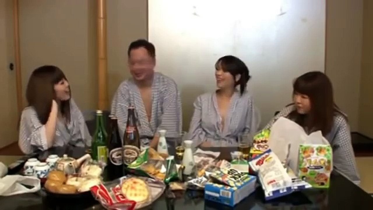 はだけまくりな修学旅行の女子大生ｓにキスされた一人旅の奇跡 YouTube #next