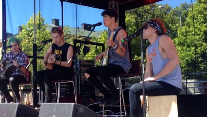 Don't Stop acoustic - 5 Seconds of Summer - Front row - Sweden