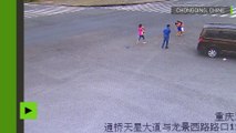 [Actualité] En Chine, deux enfants éjectés hors du coffre à bagages d'une voiture après un accident de la route