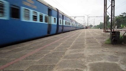 [HD] BSL WAP-4 vs SRC WAP-4 at Nalpur on SER