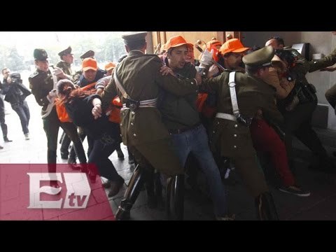 Estudiantes irrumpen en Palacio de la Moneda en Chile / Ingrid Barrera