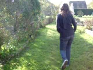 Alexia chasse aux poules