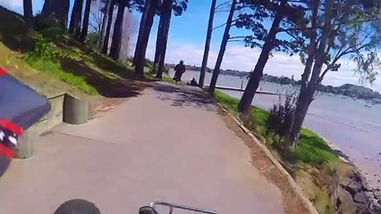 Ces jeunes traversent leur lycée en Kart normal !