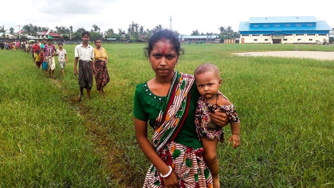 Binlerce Arakanlı Müslüman Bangladeş'e Kaçıyor