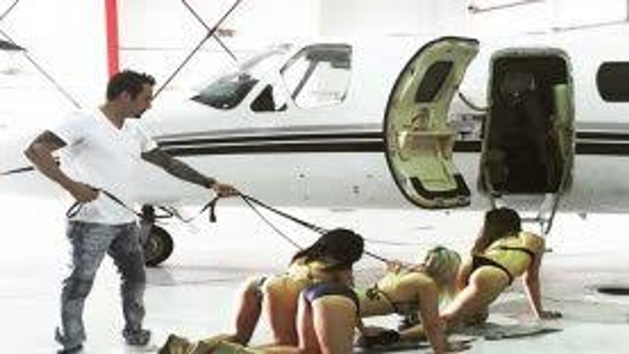10 MILLIONAIRES WHO DO WEIRD THINGS