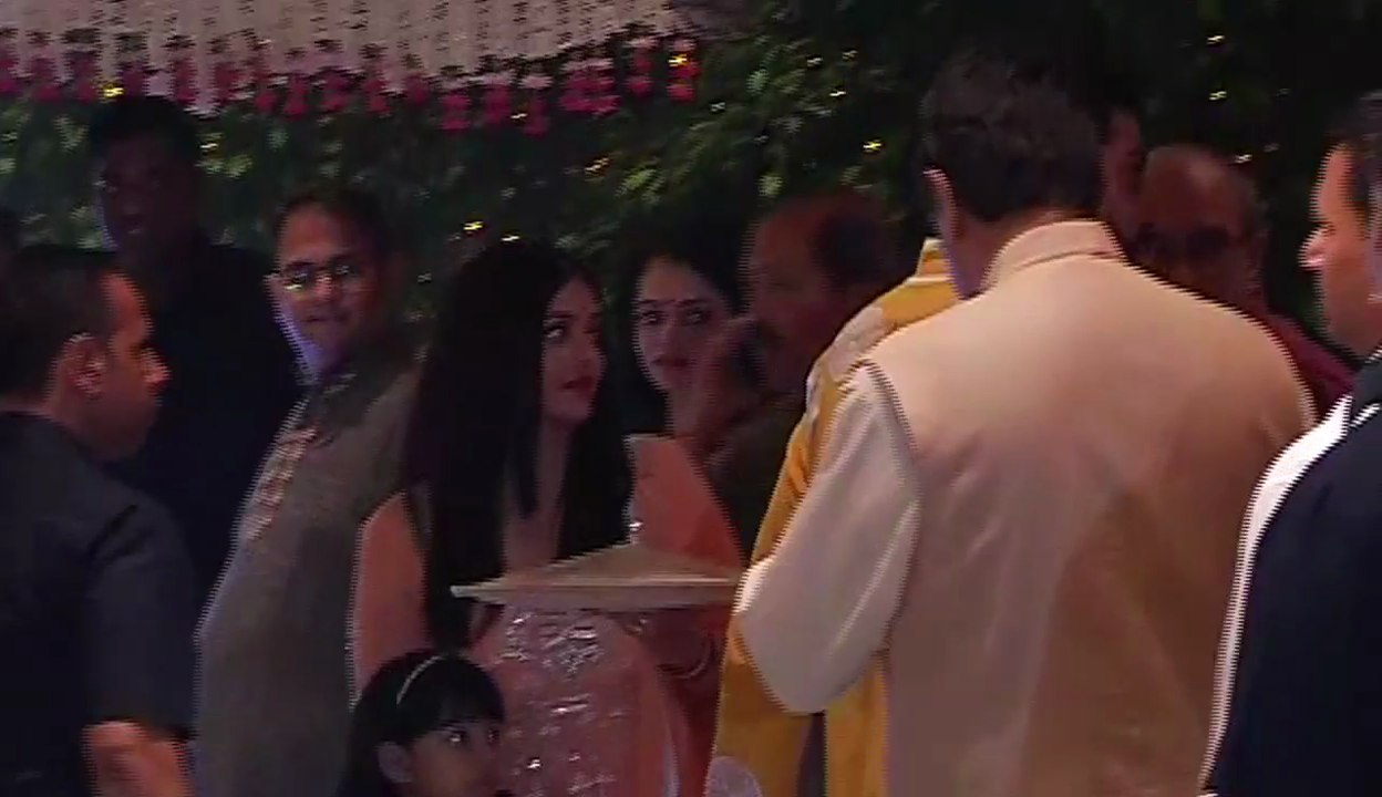 Aishwarya Rai Bachchan With Daughter Aaradhya And Family At Mukesh Ambani Ganpati Celebration 2017
