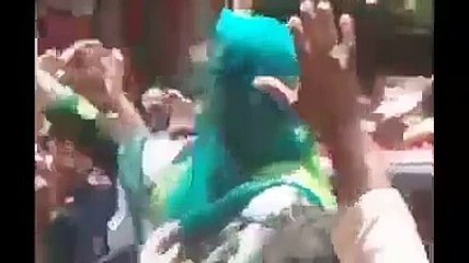 See What Happend When Maryam Nawaz Came In Public...