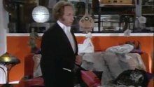 Extrait de "Le Grand blond avec une chaussure noire", avec Mireille Darc