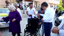 Kaymakam Çetin'den Engelli Vatandaşa Tekerlekli Sandalye