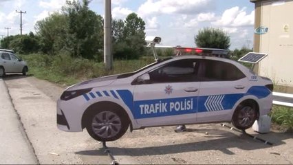 Kazaları Önlemek İçin Maket "Polis Arabası" Koyuldu