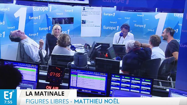 Patrick est arrivé rue François 1er sur une chaise à porteurs dorée à l’or fin