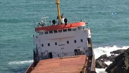 Sarıyer'de İkiye Bölünen Geminin Ön Kısmı Battı