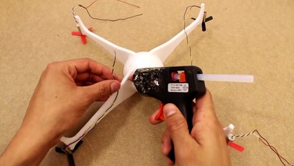 Sami napravite svoj DRON: Lako se pravi a može da leti dugo