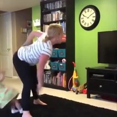 Mum twerking push daughter !