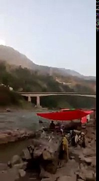 گزشتہ روز کوہالہ نیلم پوائنٹ سے گجرات کا رہنے والا علی نامی نوجوان موبائل کی شرط لگا کر دریا میں چھل