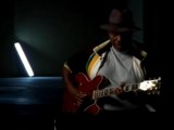 Gibson Guitar Hero Video: Johnny Jones Playing Guitar