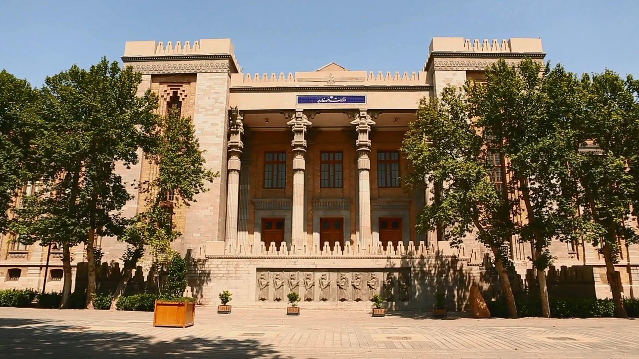 Irán - 1. Los armenios en Irán 2. El edificio del Ministerio de Asuntos Exteriores 3. La mezquita Rangooniha