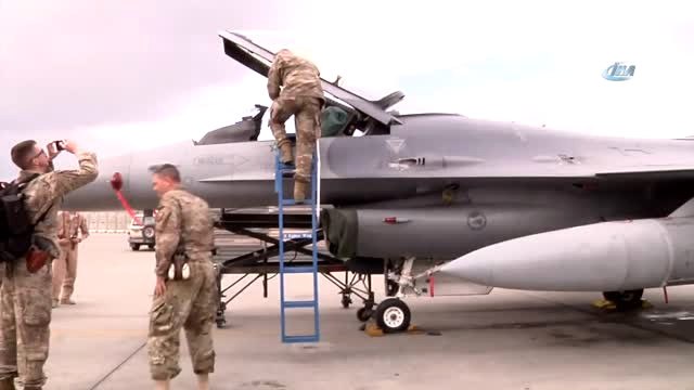 NATO'dan Afganistan'a Ziyaret- Komutan Nicholson: Taliban, Afgan Komandoları Karşısında Savaş...