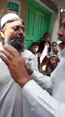 کھاریاں۔ محلہ عزیز پورہ کھاریاں میں مبینہ طورپر 2بچوں کو اغوا کرنے کی کوشش کرنیوالاشخص پکڑاگیا۔