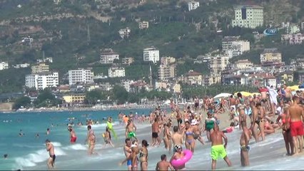 Alanya'da Plajlar Tıklım Tıklım