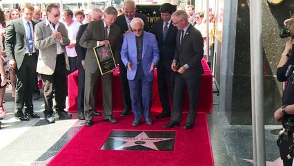 Charles Aznavour reçoit son étoile à Hollywood
