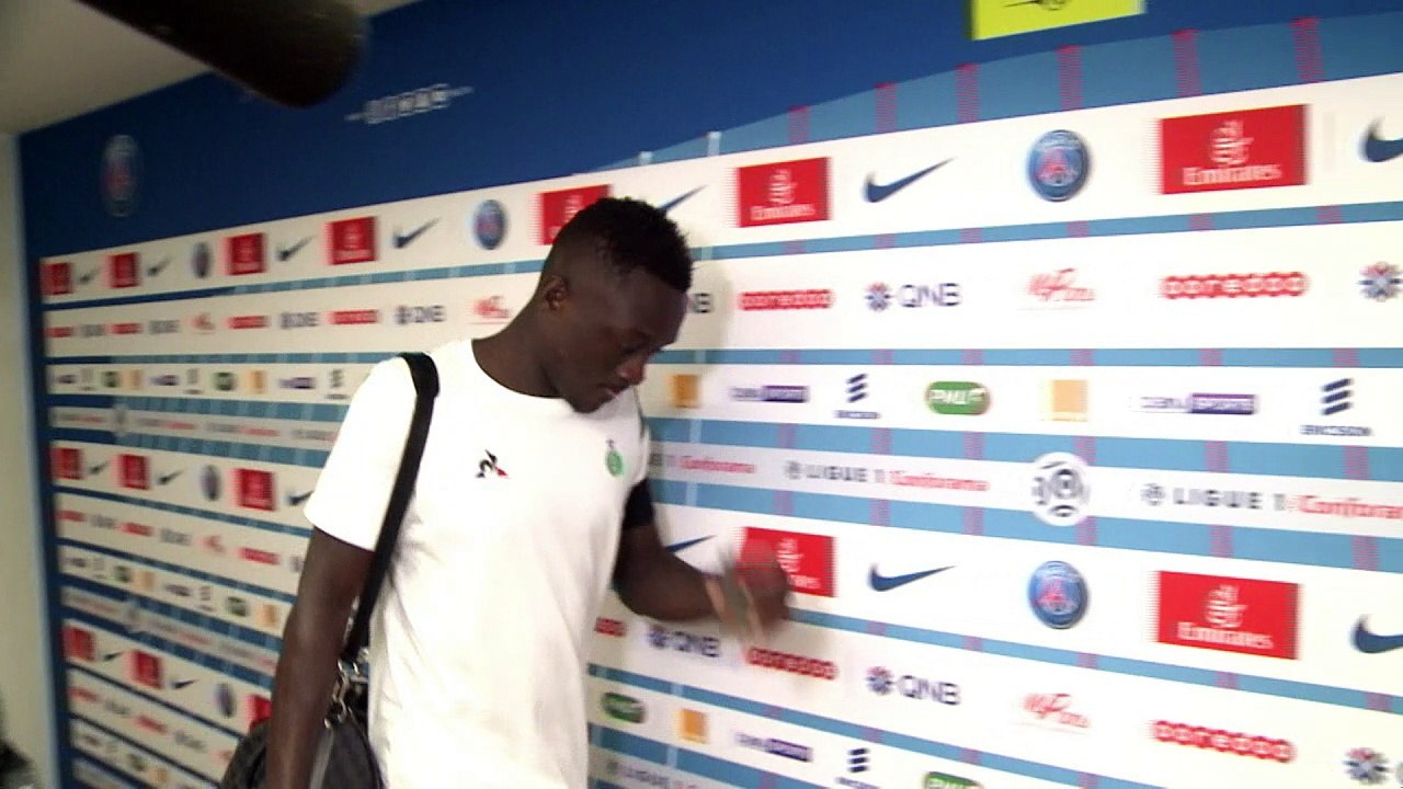 Foot: Cavani et le PSG assurent contre Saint-Etienne