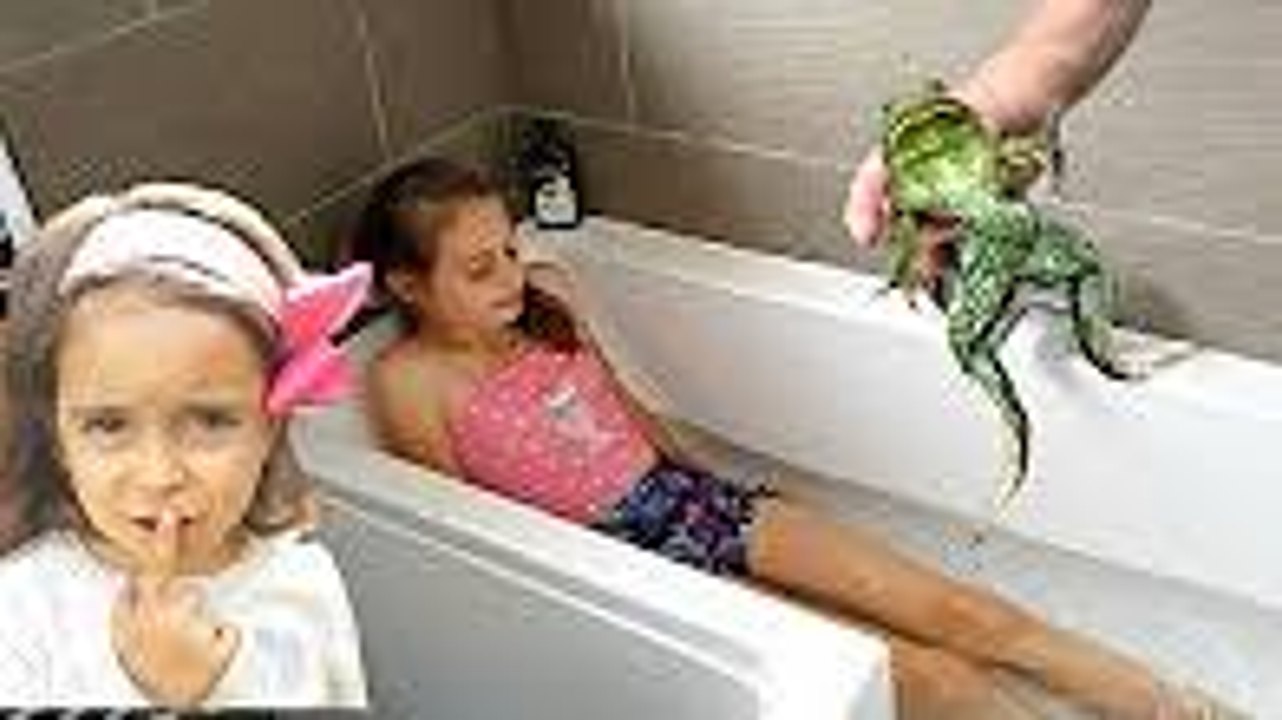 Little girl Pranks Her Sister with a REAL FROG