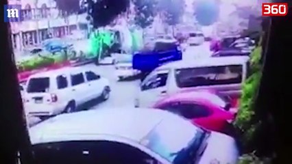 Moment i tragjik, betonierja bie mbi makinë, zë 5 persona brenda (360video)