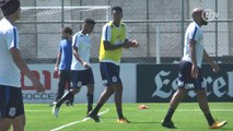 Jô sobra e faz três em treino com reservas do Corinthians; veja