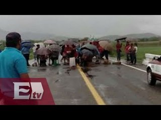 Download Video: Continúan bloqueos y cierres carreteros de la CNTE en Oaxaca / Martín Espinosa