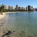 Praia do Iate Clube tem águas cristalinas nesta segunda (28)