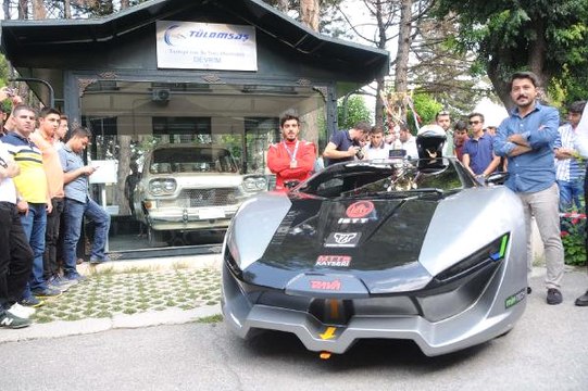 Yüzde Yüz Yerli Elektrikli Otomobil Dava , İlk Yerli Otomobil Devrim in Yanında Tanıtıldı