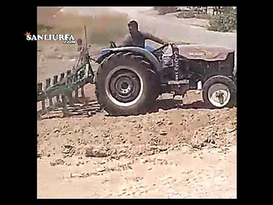 Abdülkerim Demir'den Traktör Şovu www.sanliurfa.com