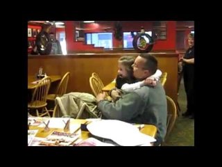 Soldier dad surprises his two daughters at the restaurant