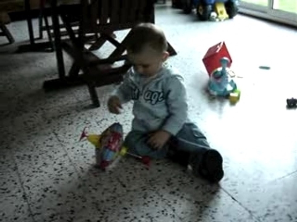 Ethan et la toupie